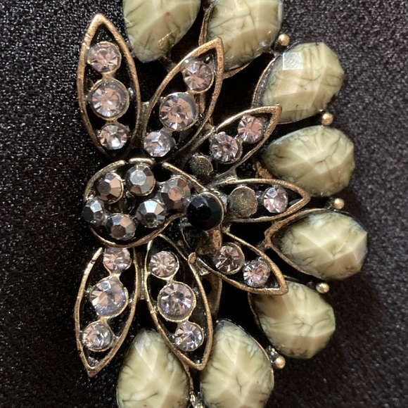 Vintage Peacock 🦚 2” x 1” brooch - Picture 2 of 4